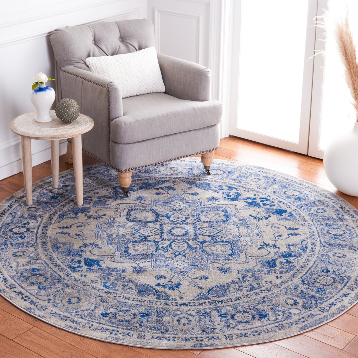 SAFAVIEH Brentwood Collection BNT837M Blue / Ivory Rug - 4' X 6'