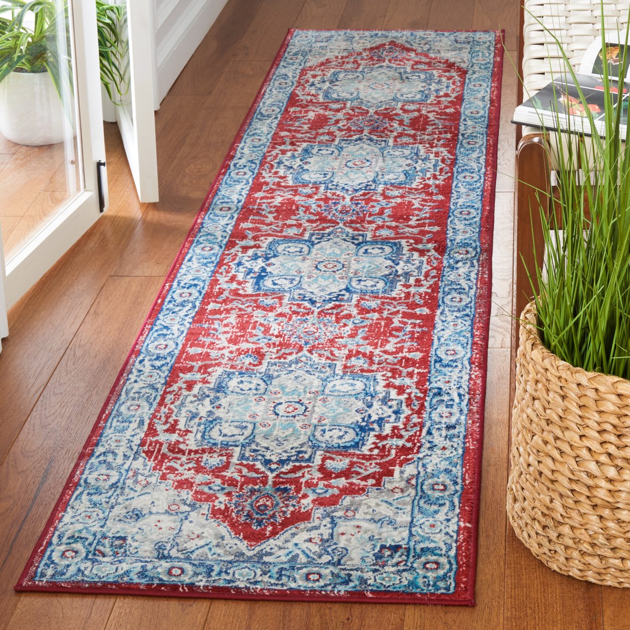 SAFAVIEH Brentwood Collection BNT837N Blue / Red Rug - 6' 7 Square