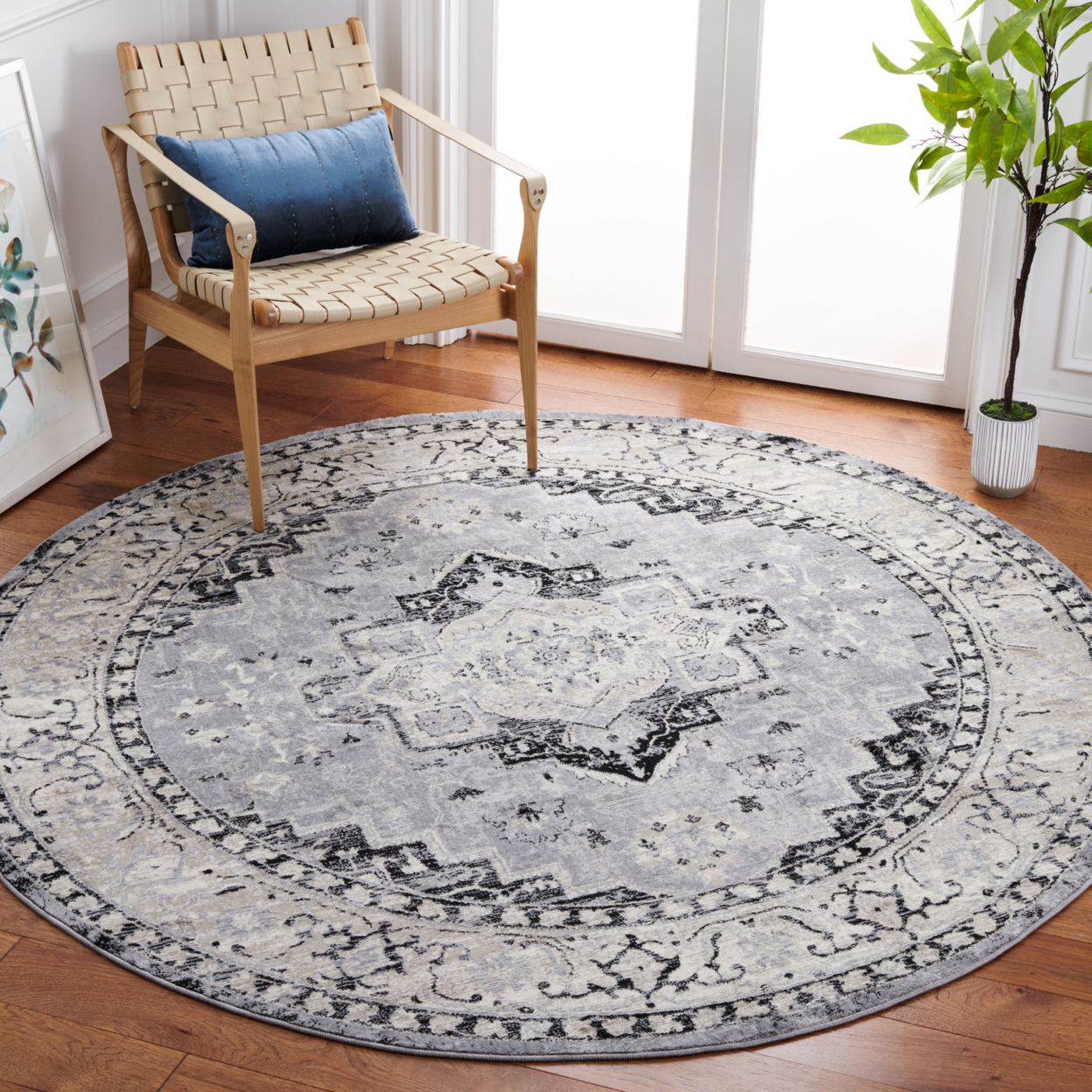 SAFAVIEH Brentwood Collection BNT851K Silver / Black Rug - 6' 7 Square