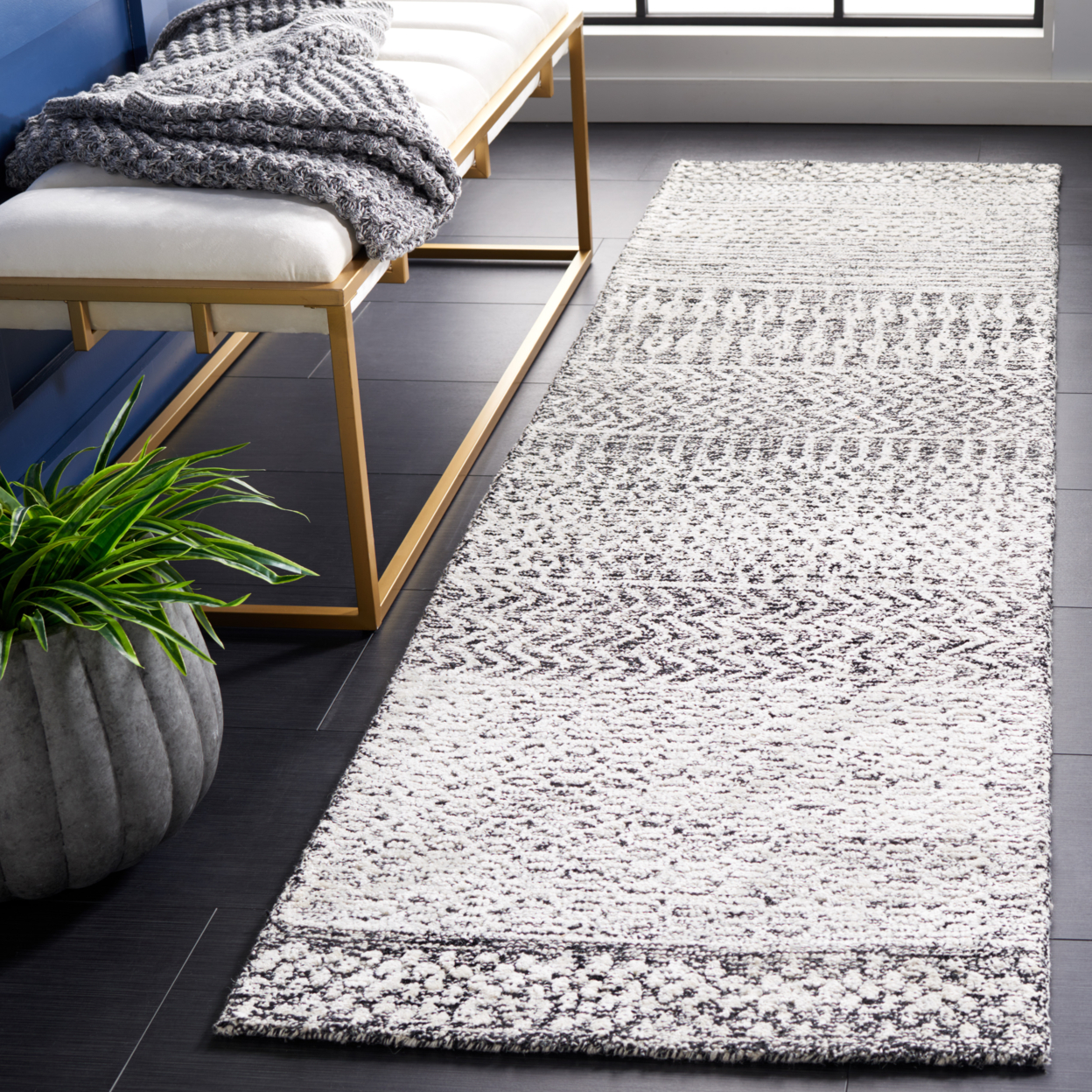 SAFAVIEH Glamour Collection GLM538H Charcoal / Ivory Rug - 6' Square