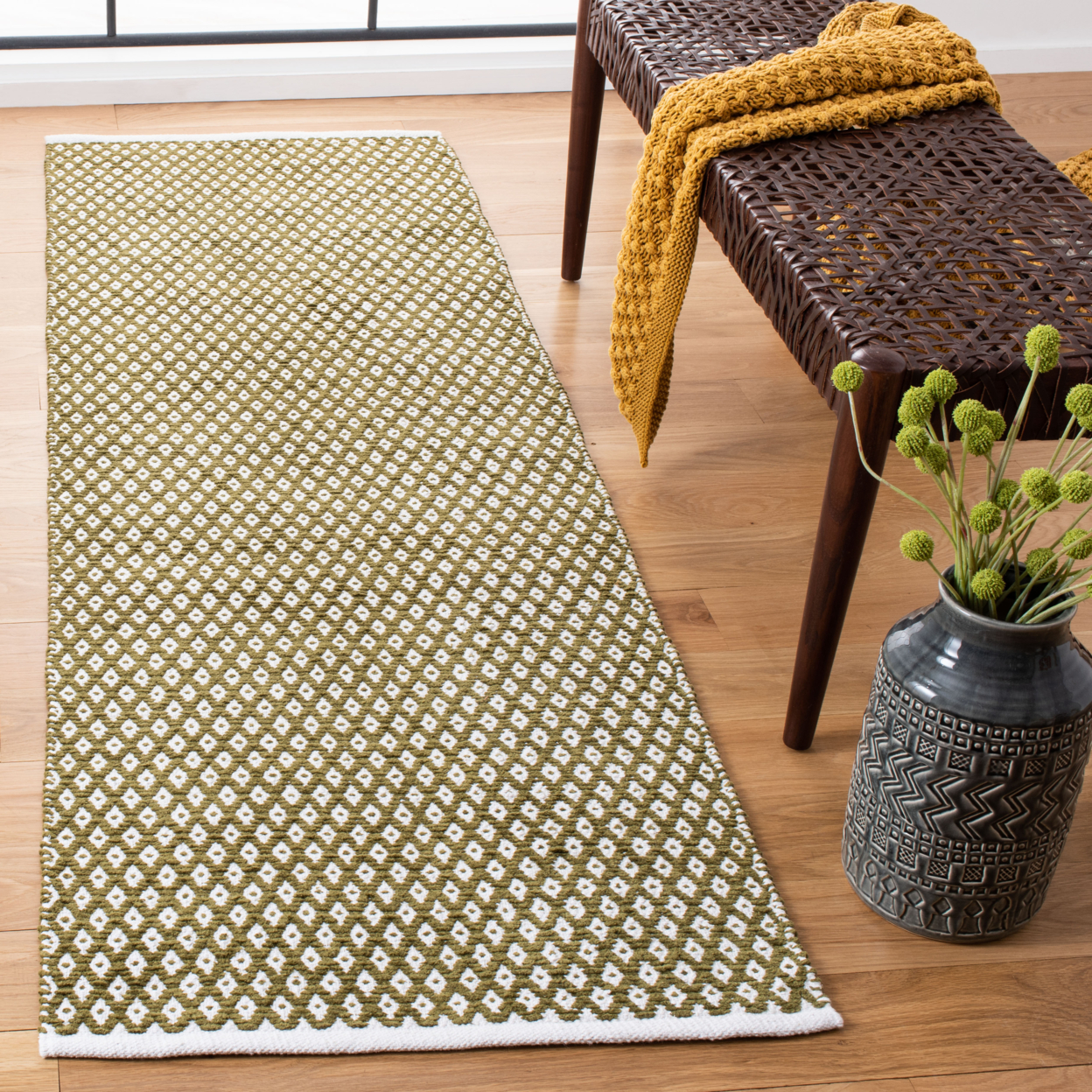 SAFAVIEH Boston Collection BOS685B Handwoven Olive Rug - 5' X 8'