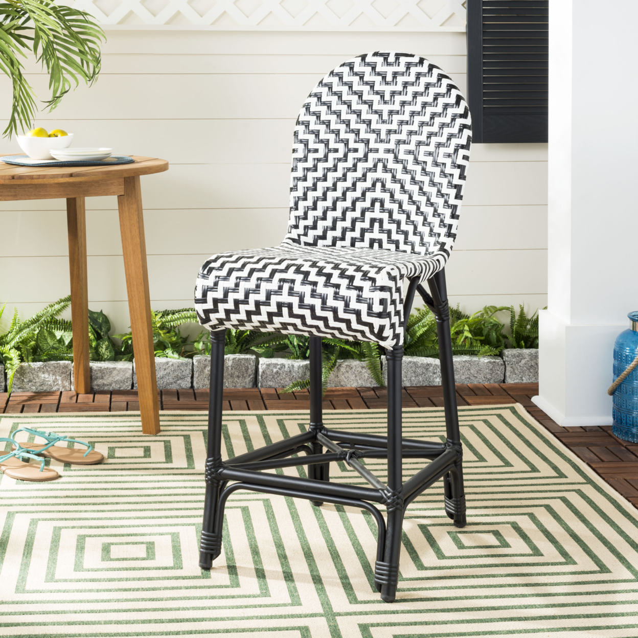 SAFAVIEH Outdoor Collection Shea Indoor Outdoor Counter Stool Black/White