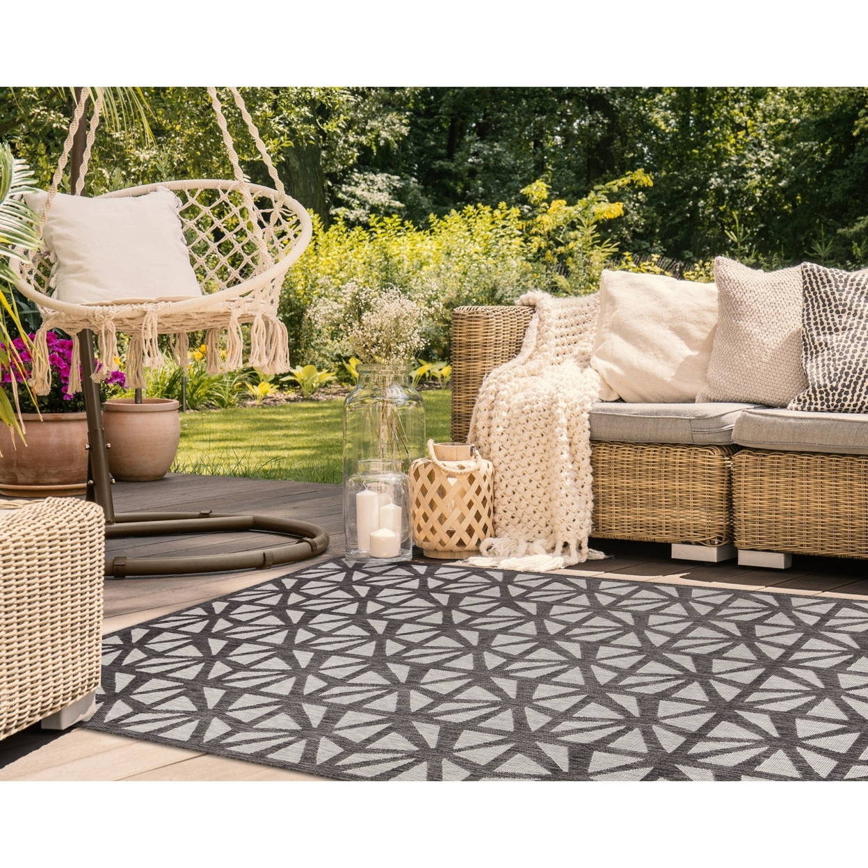 Liora Manne Carmel Tonga Tile Indoor Outdoor Area Rug Black - 1'11 X 7'6
