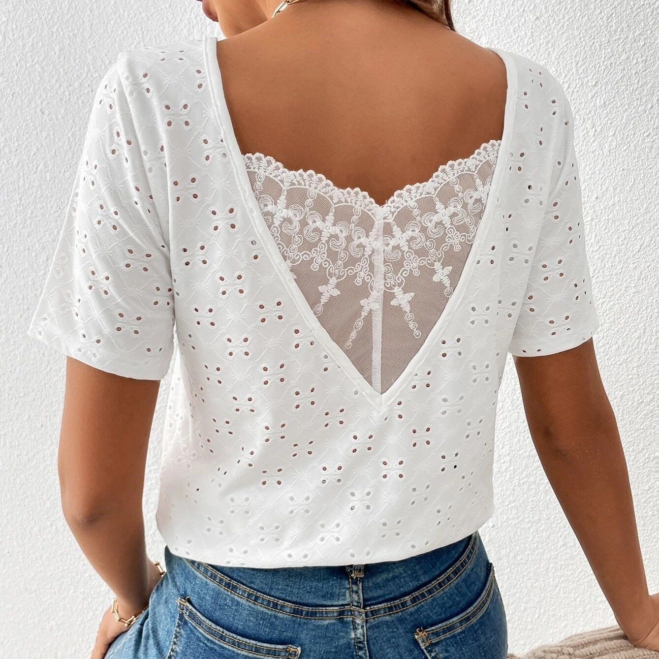 Contrast Lace Eyelet Embroidery Tee - M