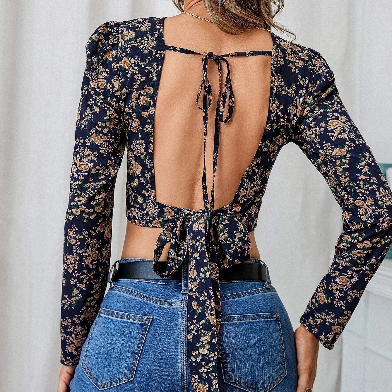 Allover Floral Print Puff Sleeve Tie Backless Crop Blouse - M