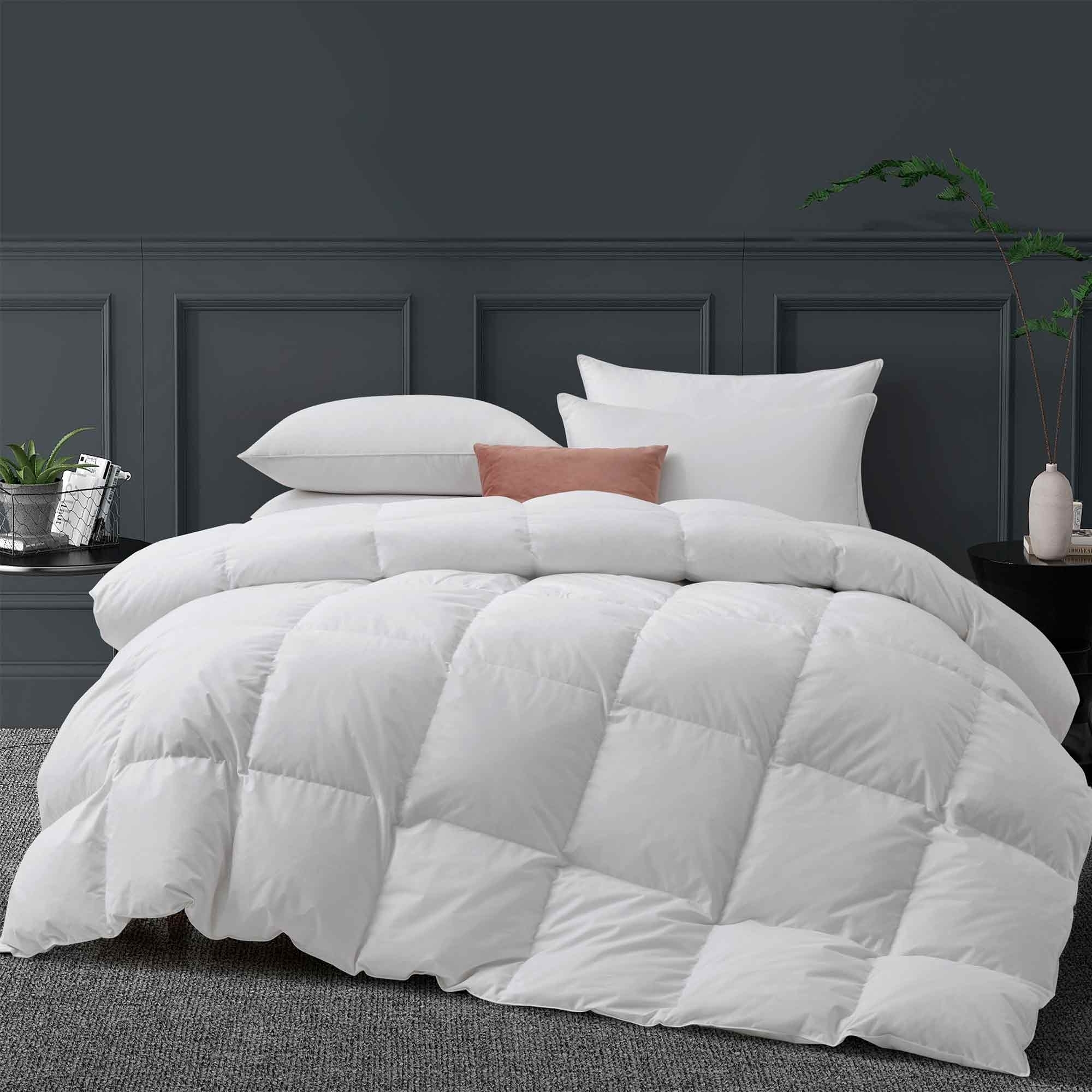 White Goose Feather And Down Comforters, Lightweight And Medium Weight Duvet Insert - Lightweight, Full/Queen