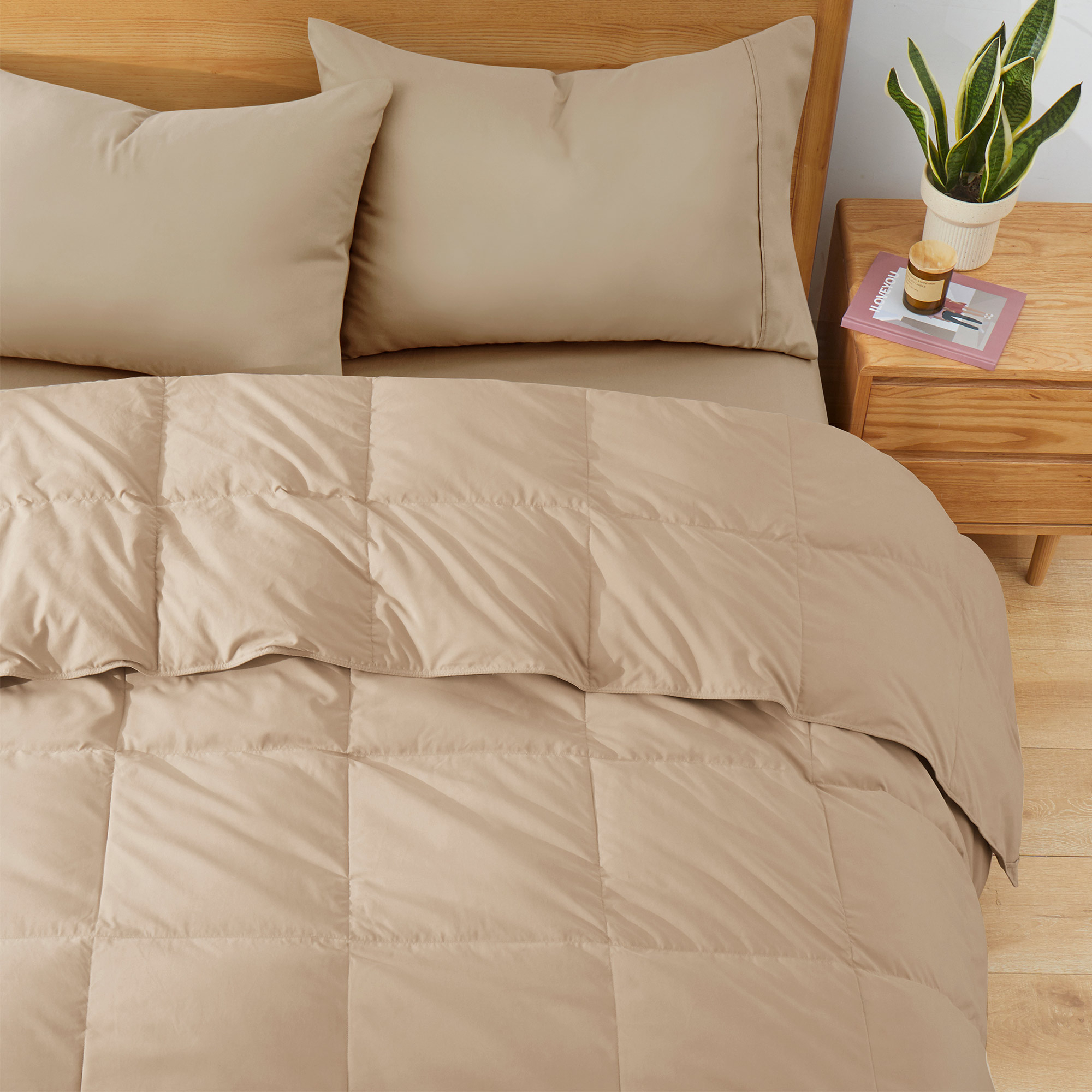 Lightweight Goose Down Feather Fiber Comforter, Soft And Fluffy Comforter For Restful Sleep - King