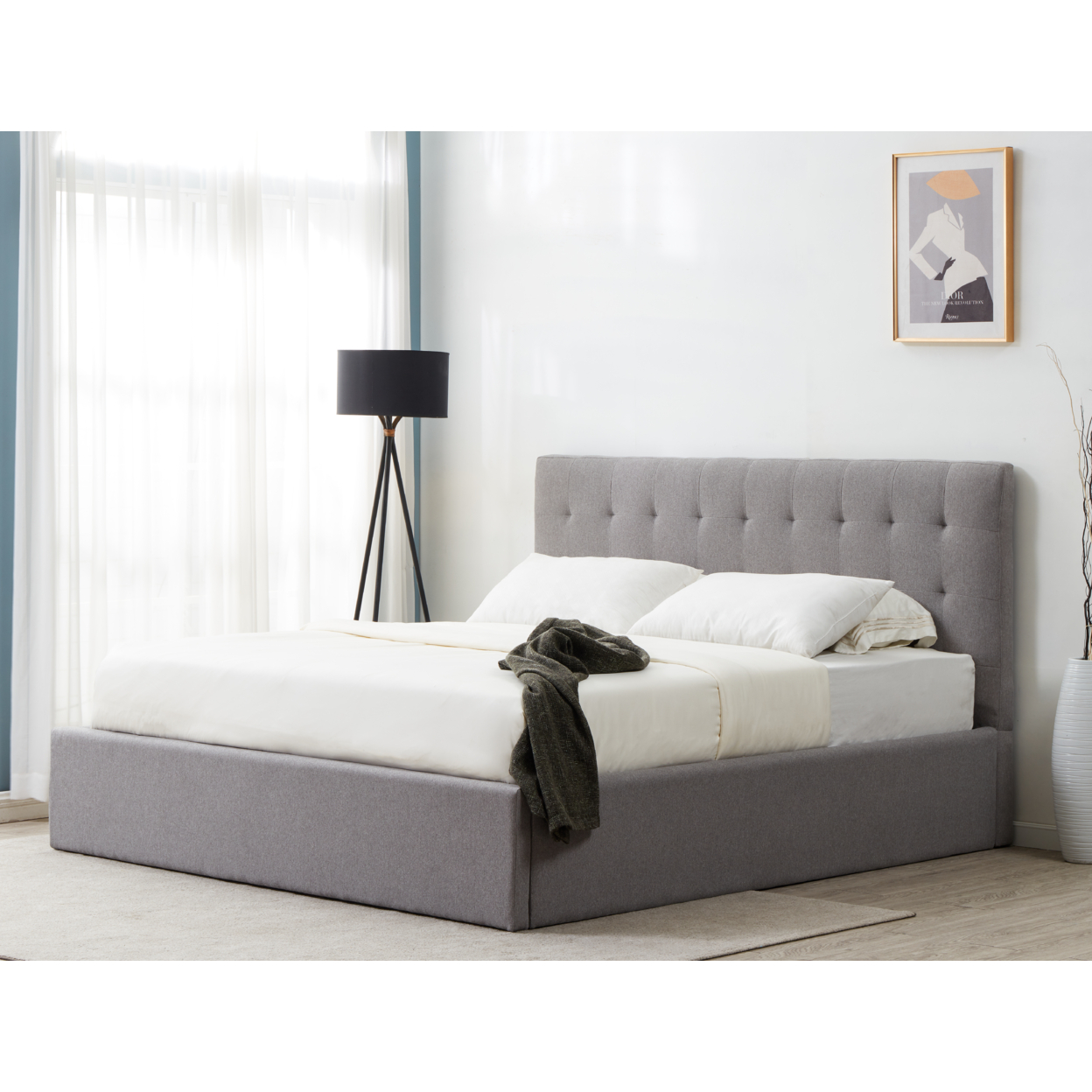 SAFAVIEH COUTURE ROSITA LOW PROFILE TUFTED BED Light Grey