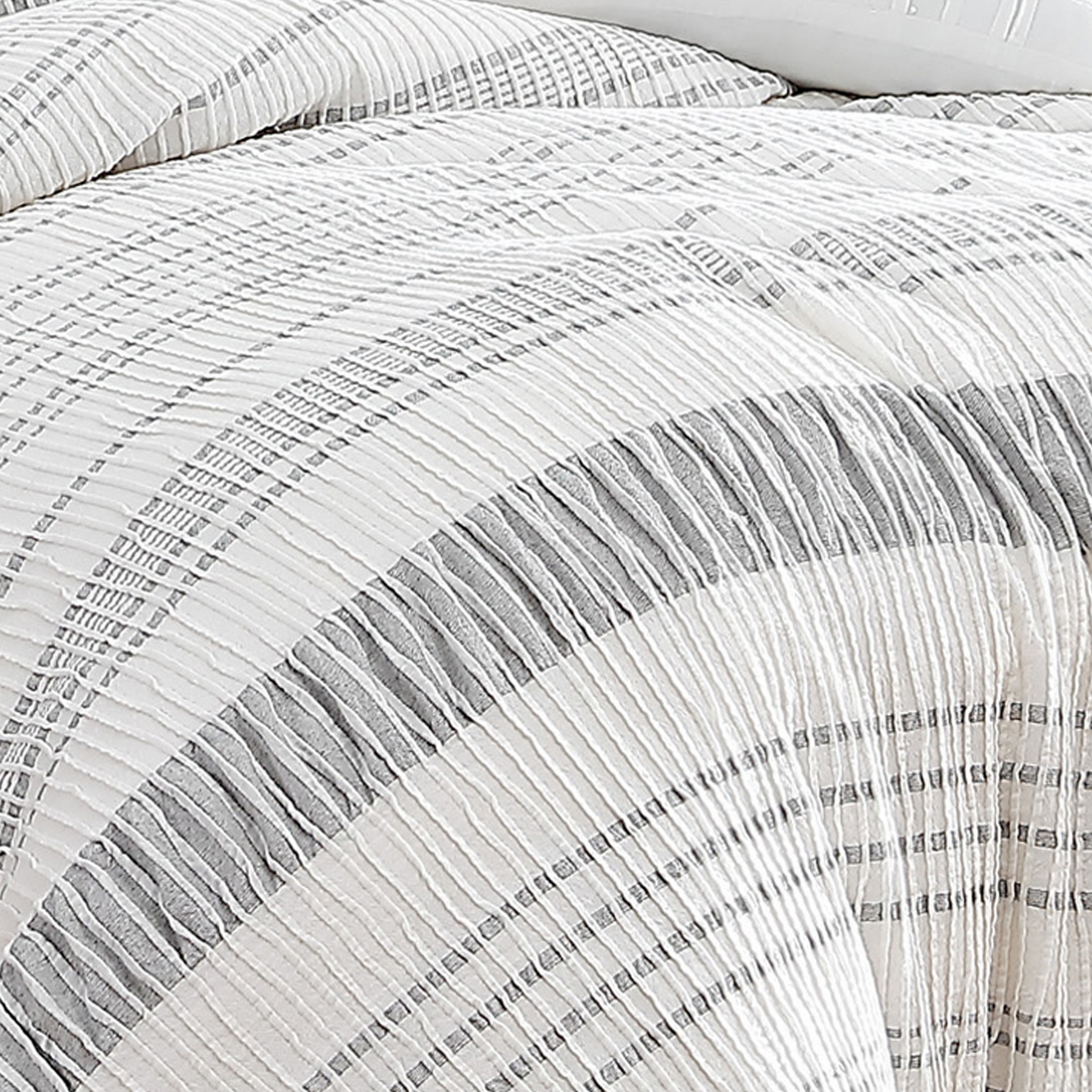 Wim 6 Piece King Size Duvet Comforter Set With Accent Pillows, Striped Gray - Saltoro Sherpi