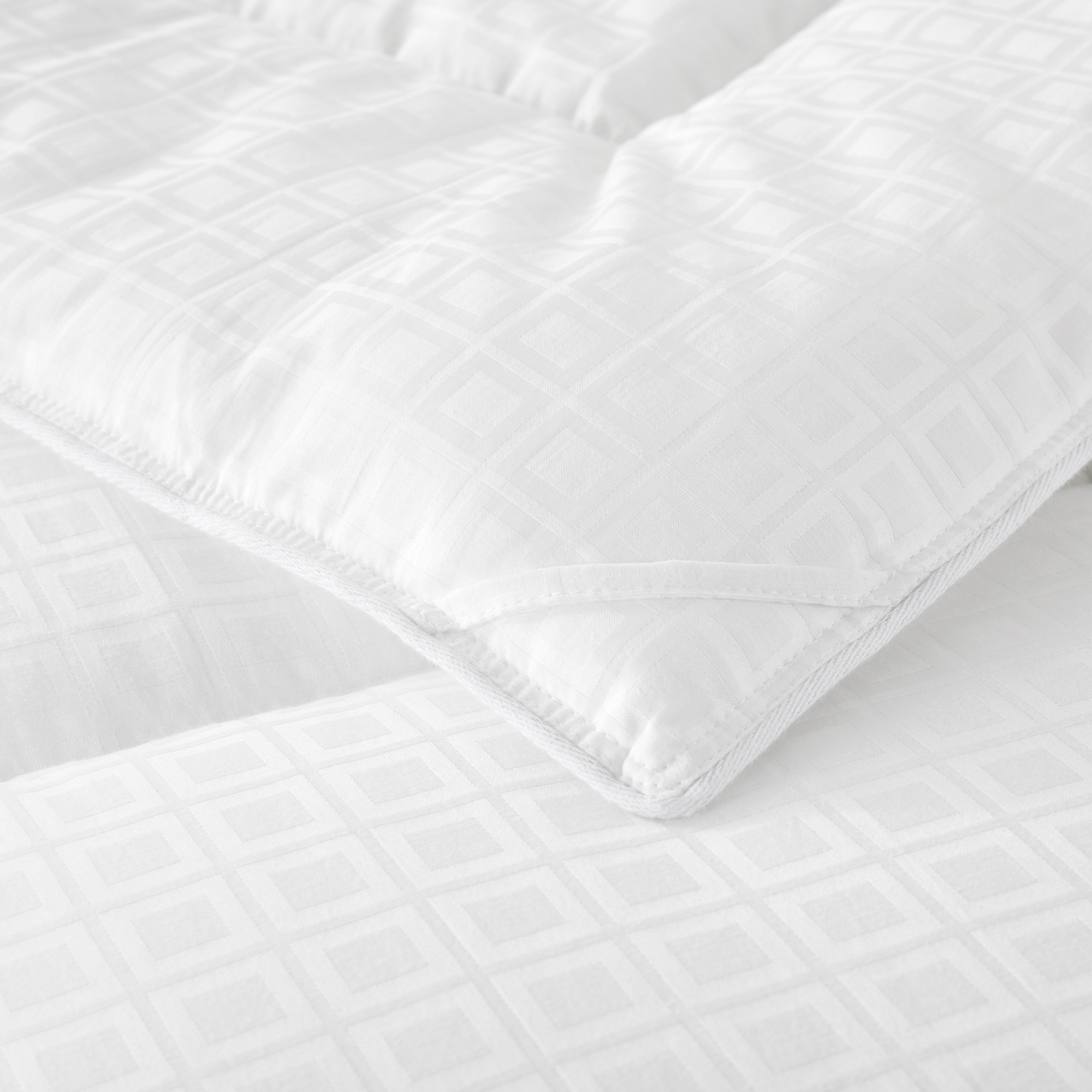 All Seasons Essential Down Alternative Comforter - White, Full